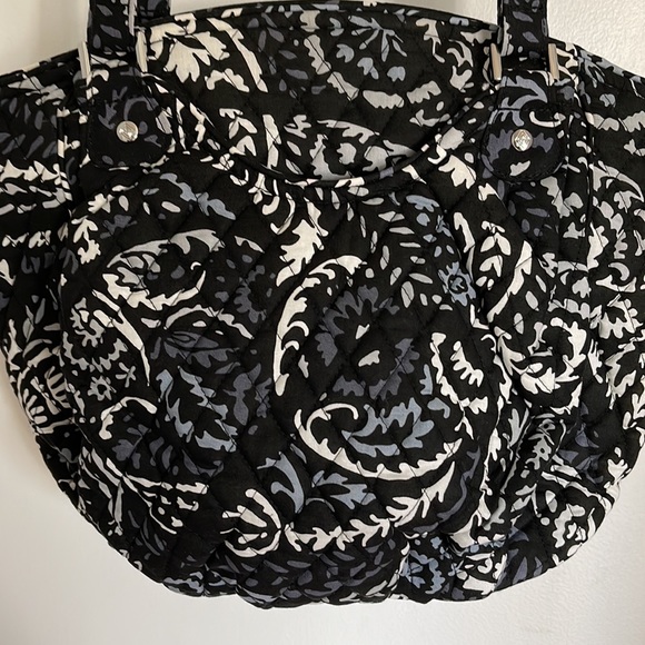 Vera Bradley Glenna black and white floral bag. NWT. - Picture 4 of 8